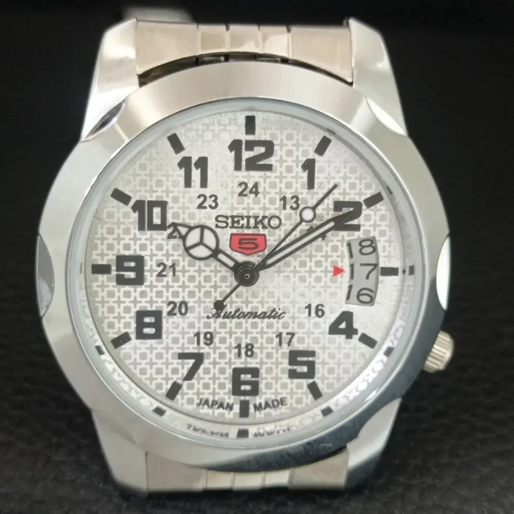 Vintage 1986 Seiko Automatic Mens Silver Watch W/daydate & Black accents